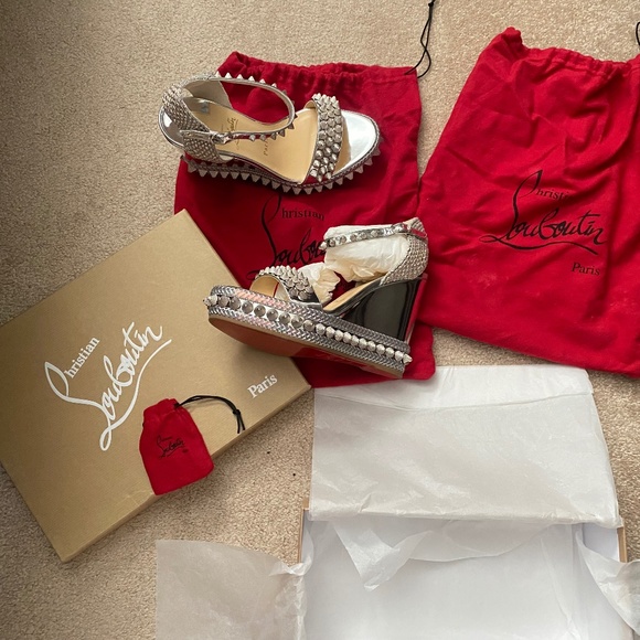 Christian Louboutin BRAND NEW NEVER WORN - Picture 1 of 6